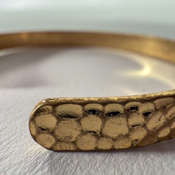 Hammered Gold Tone Open Bangle Bracelet – Chic & Elegant ✨💛 - Picture 3 of 7